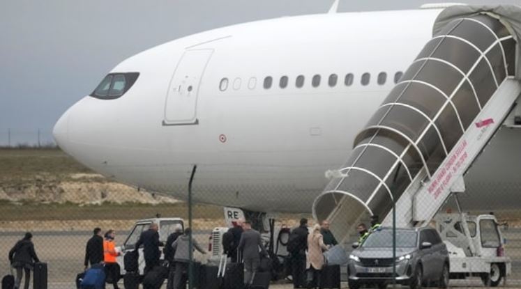 706